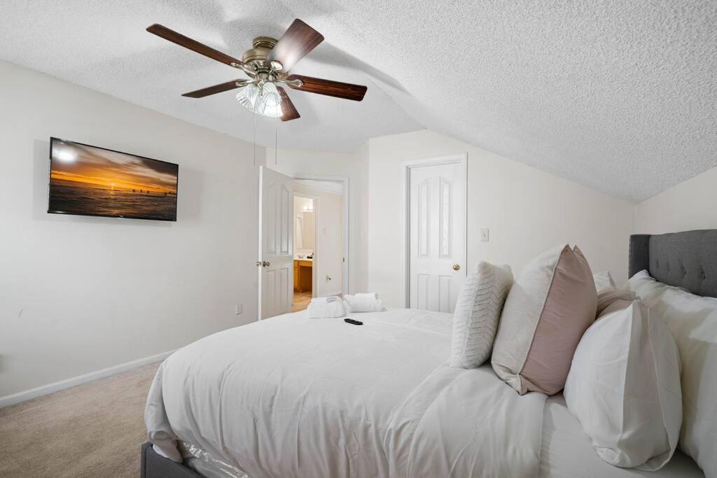 Cozy 4B 2 5B University Home King Beds Jacuzzi Charlotte Eksteriør bilde